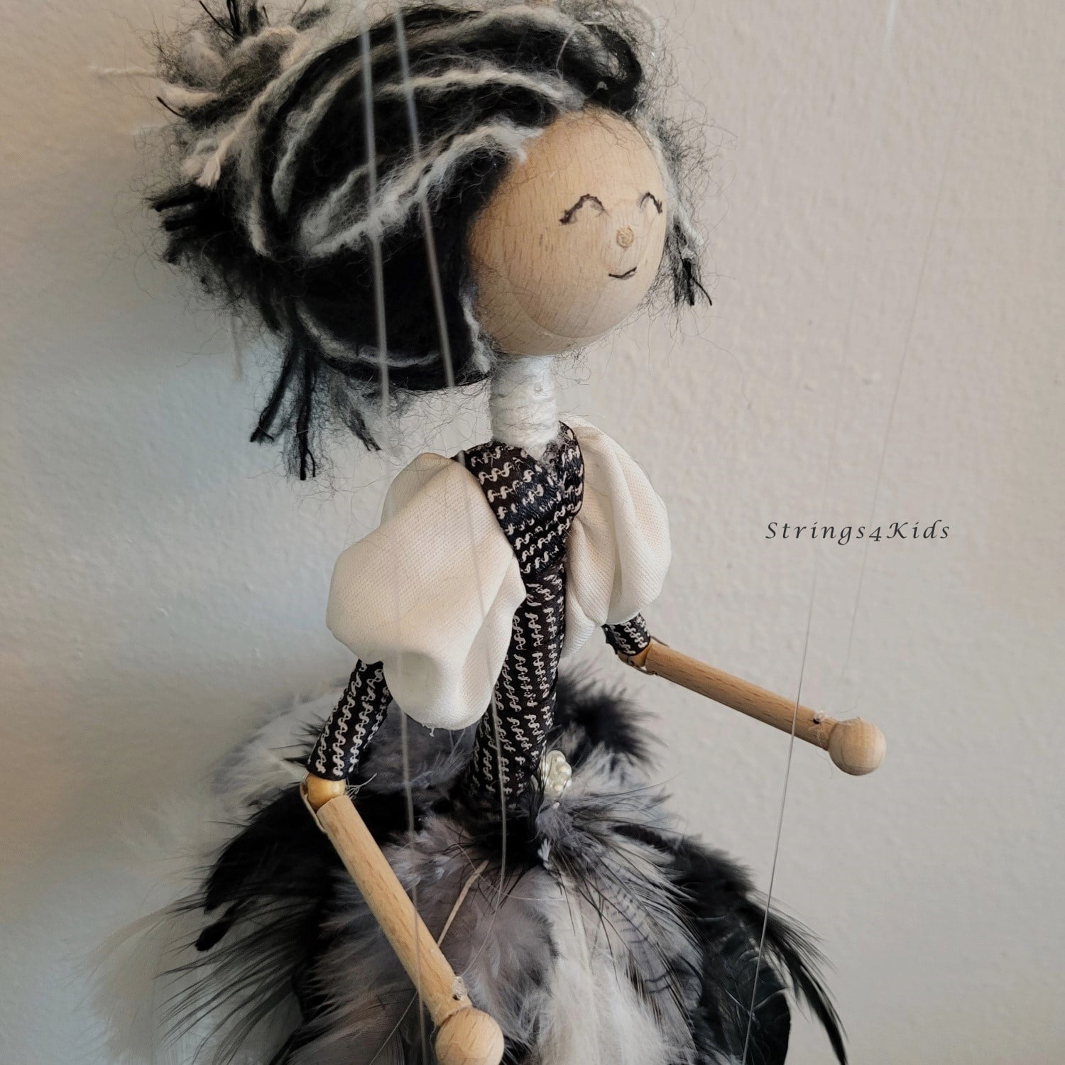 Zwart-Wit Feetje Marionette - Afbeelding 2