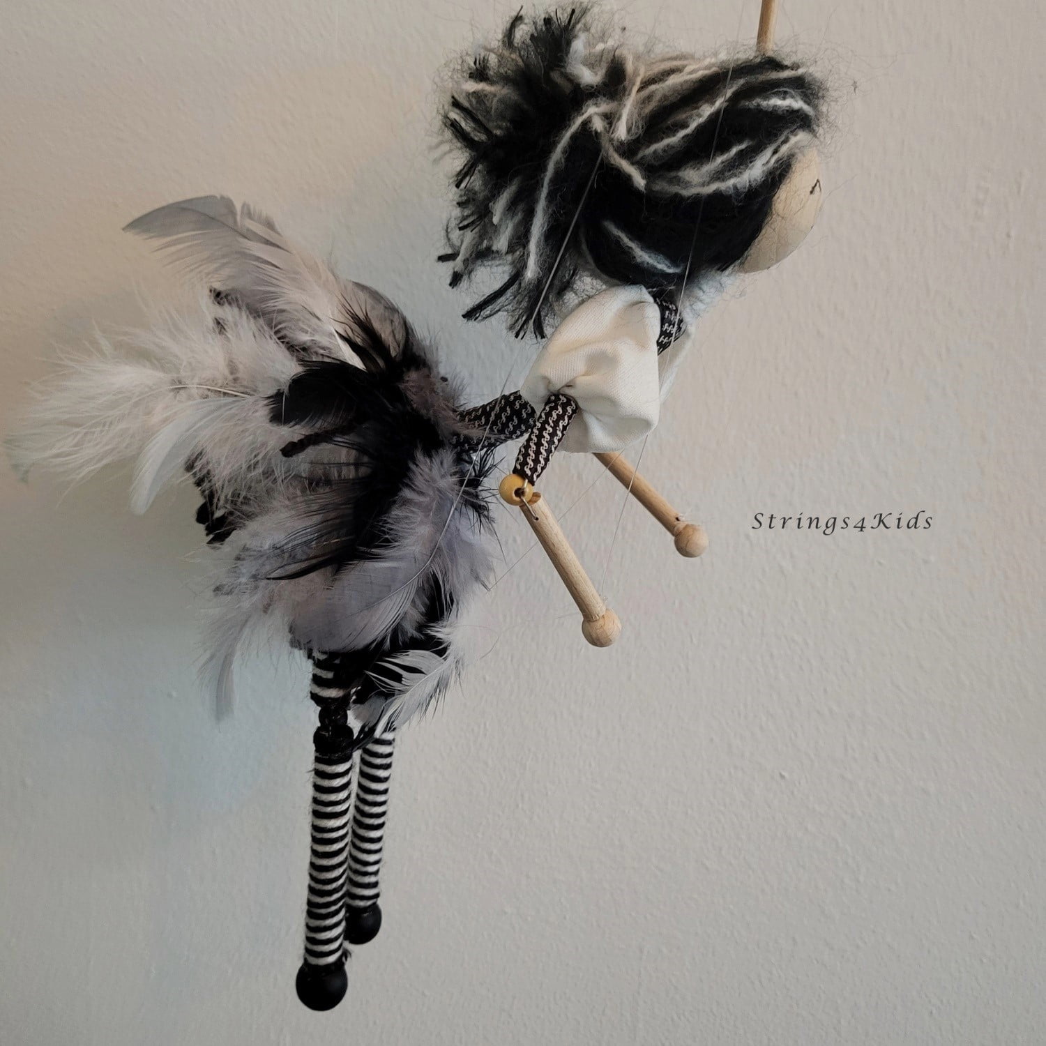 Zwart-Wit Feetje Marionette