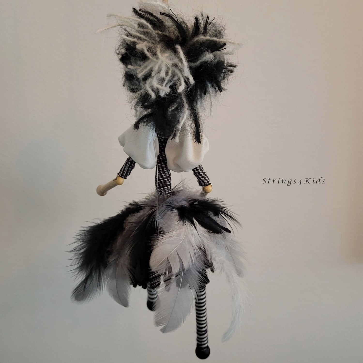 Zwart-Wit Feetje Marionette - Afbeelding 4