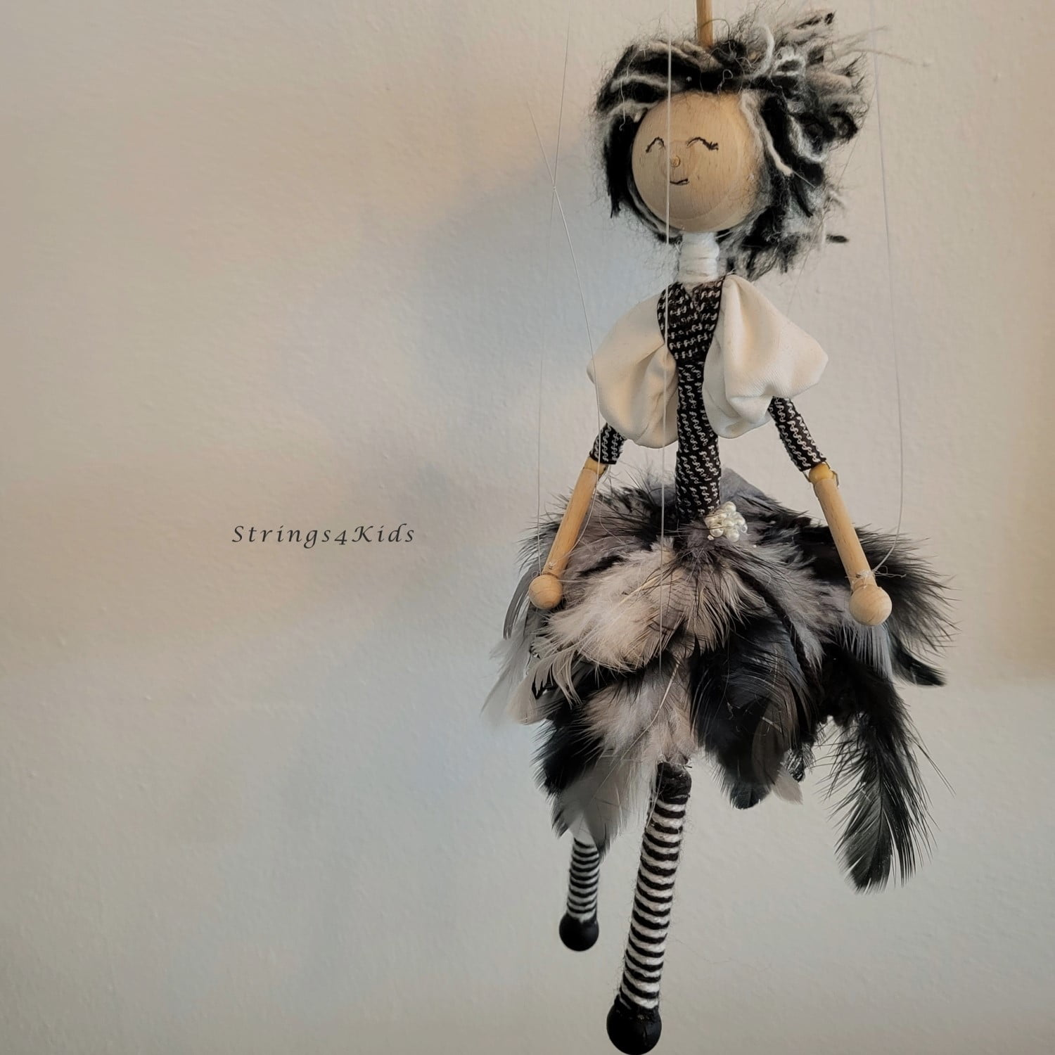 Zwart-Wit Feetje Marionette - Afbeelding 3
