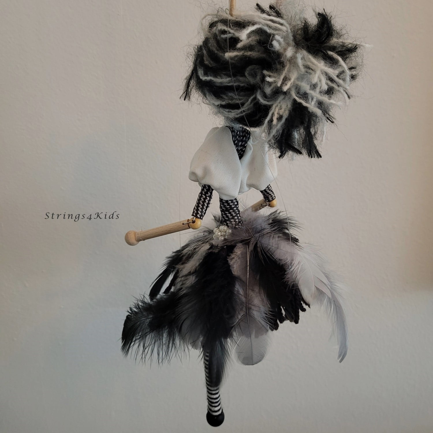 Zwart-Wit Feetje Marionette - Afbeelding 5